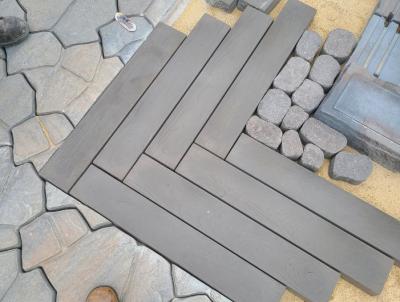 An interesting combination of texture: Techo bloc flagstone slabs; Techo bloc borealis inlay and Techo bloc antika border in Schwenksville, Pa