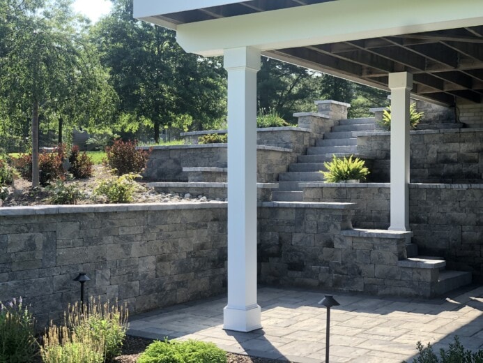 Retain walls and steps in Elverson