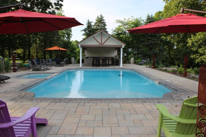 Techo-Bloc Pavers sourrouding a pool.