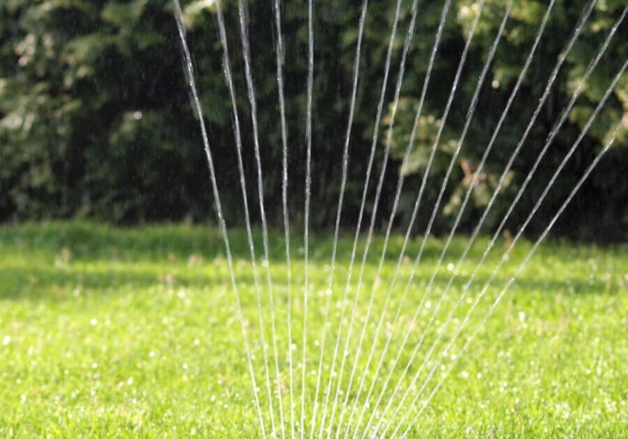 ariesa66-lawn-sprinkler-2366752.jpg pixabay